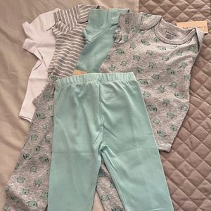 NWT Cotton Bodysuits (4) with Coordinating Cotton Jogger Pants (2) Size 12 month